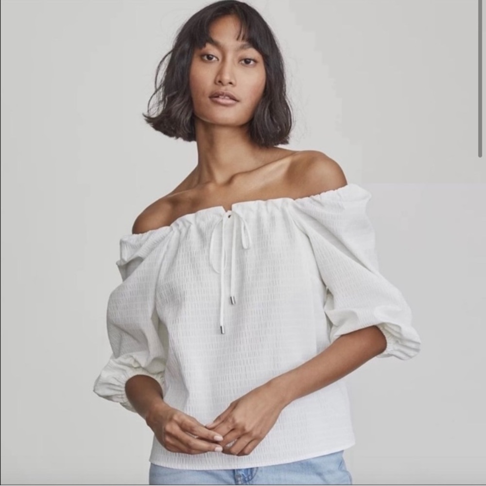 Elizabeth & James White Off the Shoulder Blouse size XS